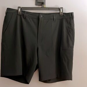 NWT Men’s size 40 PGA Tour 8” golf shorts